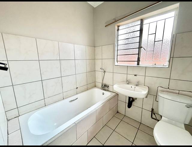 2 BEDROOM TOWNHOUSE FOR SALE IN ANNADALE